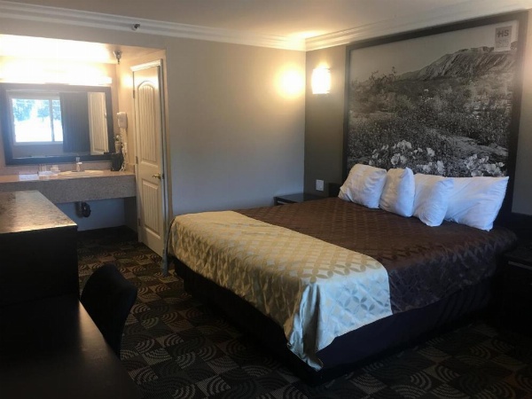 Hotel Seville - Ontario Airport/Chino image 22