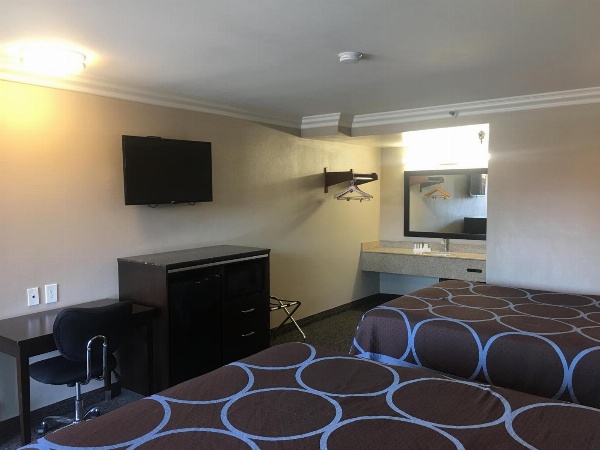 Hotel Seville - Ontario Airport/Chino image 4