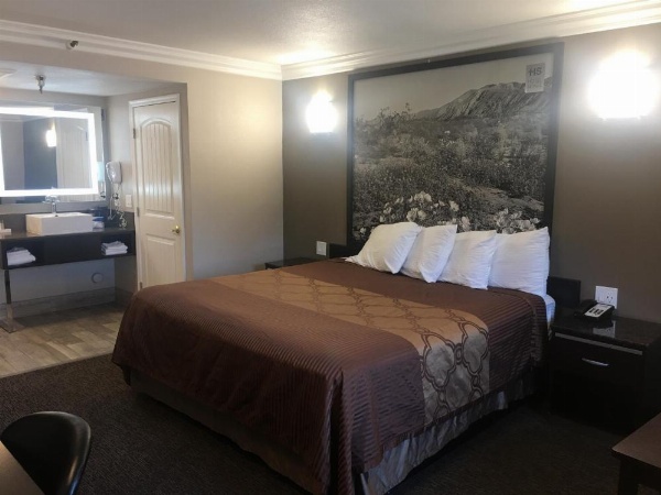 Hotel Seville - Ontario Airport/Chino image 6